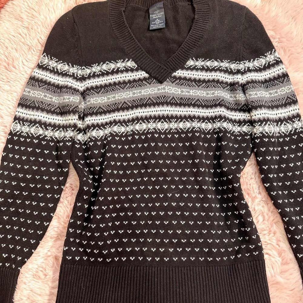 Black and white faded glory vneck sweater